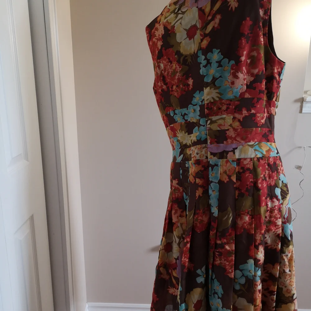 Kay Unger Women's Size 12 Floral Sleeveless Dress - Silk Wool Blend - Picture 2 of 9